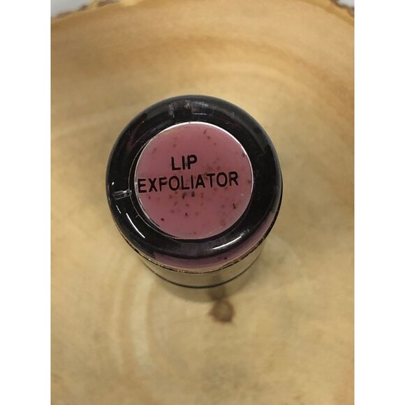 Ofra Lip Exfoliator Stick - Hydrating & Smoothing Treatment - Picture 3 of 3